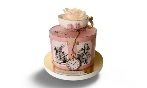 Ręcznie robiony tort urodzinowy na zamówienie w Warszawie – dekoracyjny tort w różnych stylach, idealny na każdą okazję