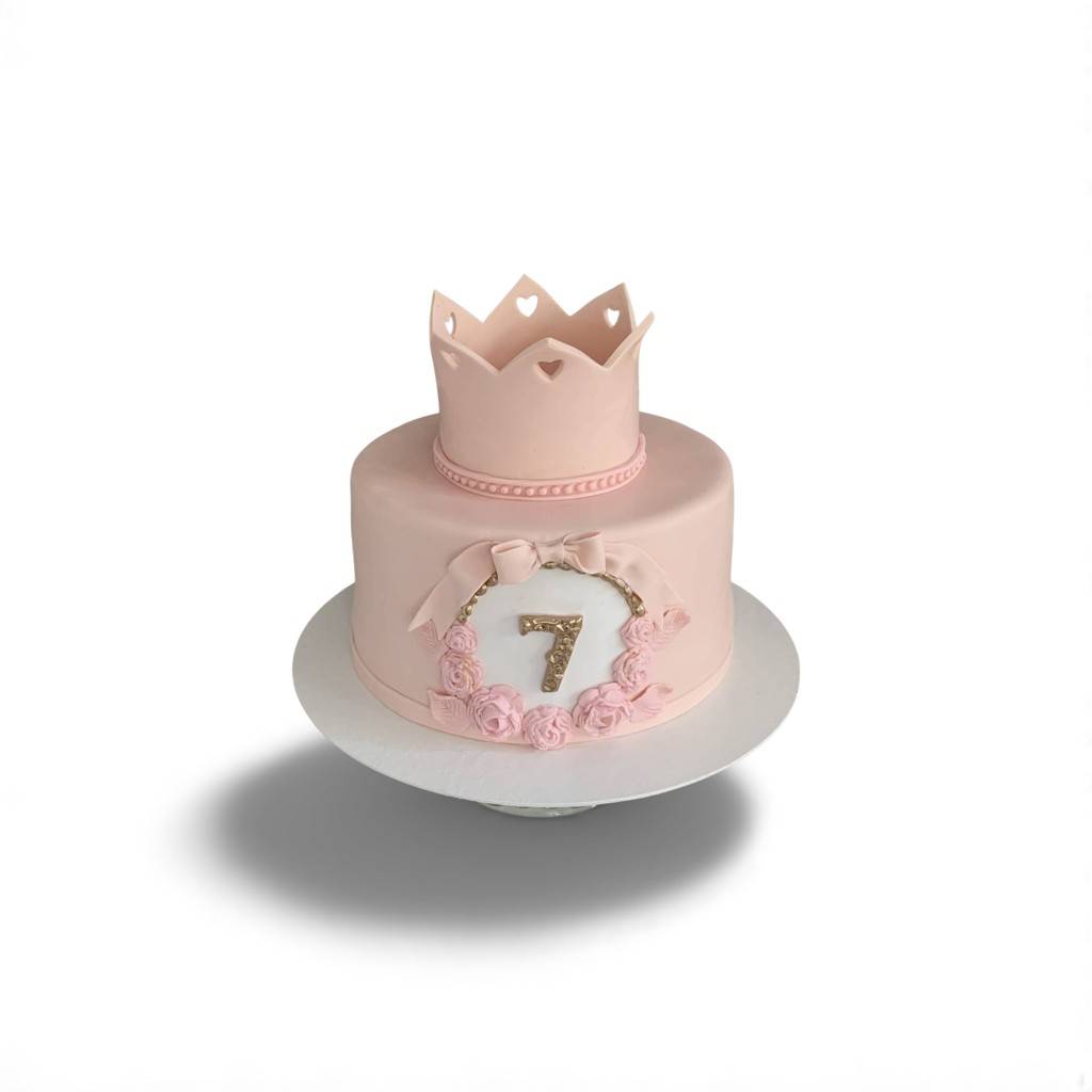 Tort z koroną różową 1 Ręcznie robiony tort urodzinowy na zamówienie w Warszawie – dekoracyjny tort w różnych stylach, idealny na każdą okazję
